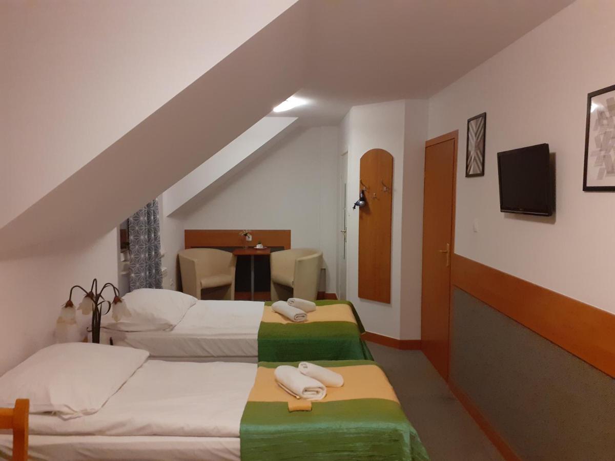 ApartHotel Arkadia Plock Bagian luar foto