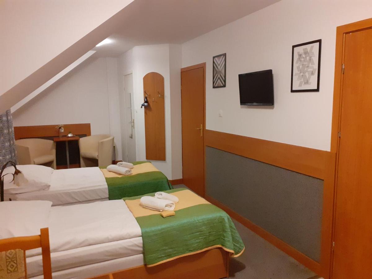 ApartHotel Arkadia Plock Bagian luar foto