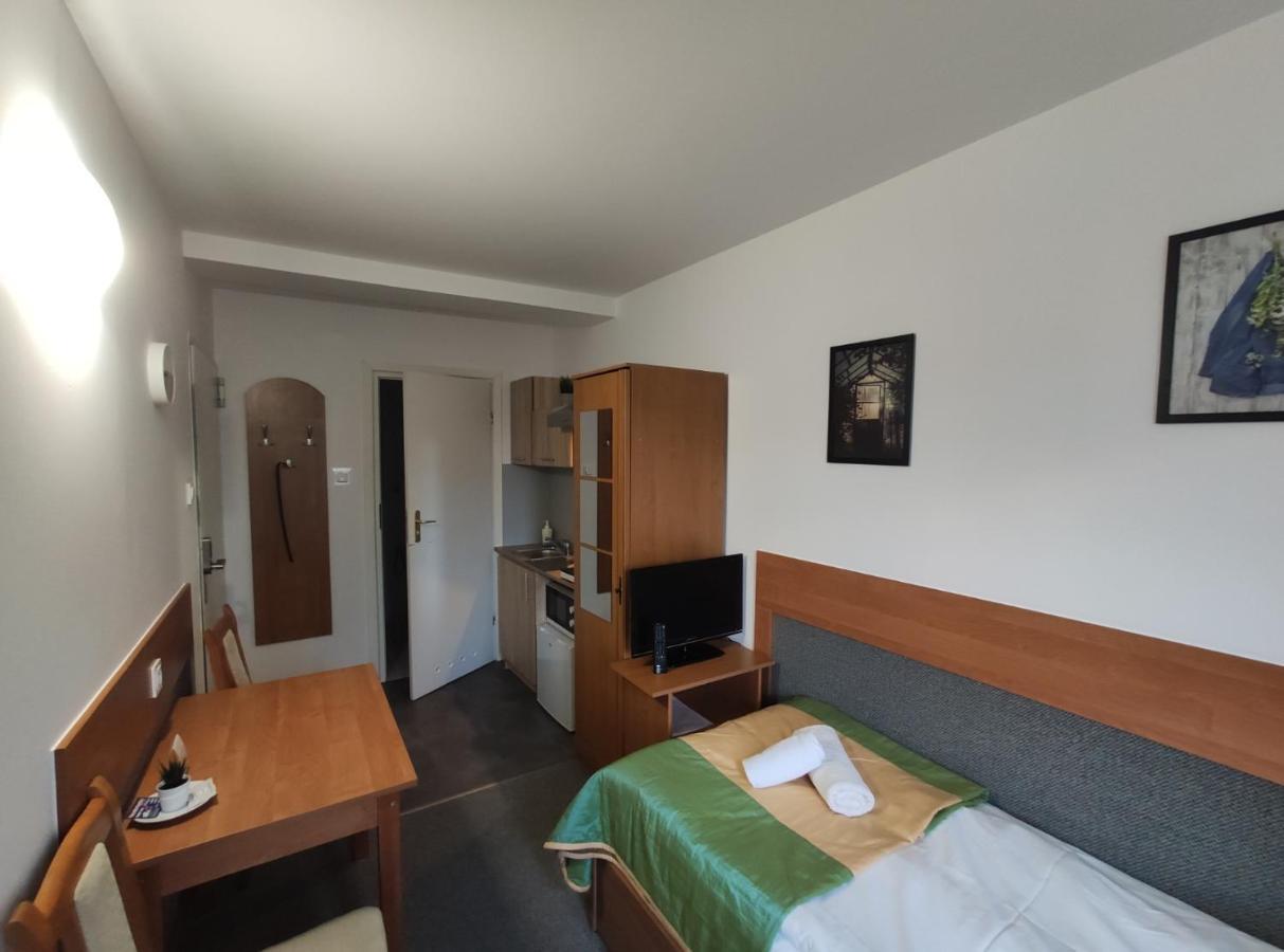 ApartHotel Arkadia Plock Bagian luar foto